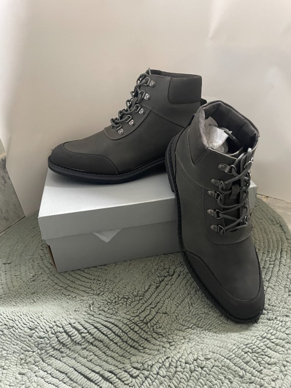 Unlisted by Kenneth Cole Men's Bainx Hiker Boots Dark Grey 9.5 NWT - Picture 2 of 7